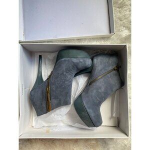 Steve Madden Chelseey Gray Suede Platform Booties 8 Platform New